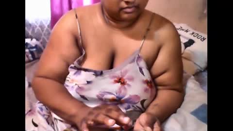 Snapshot of munniegalz1 chatting on February 4, 2025, 7:40 am your angel online show from February 4, 2025, 7:40 am