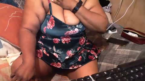 Snapshot of munniegalz1 chatting on February 22, 2025, 6:30 pm your angel online show from February 22, 2025, 6:30 pm