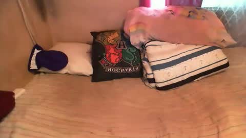 Snapshot of munniegalz1 chatting on October 13, 2025, 8:36 am your angel online show from October 13, 2025, 8:36 am