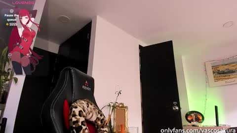 murielkarmesi online show from February 6, 2025, 7:18 pm