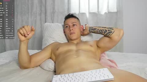 muscle_king_cum online show from October 20, 2025, 3:34 pm