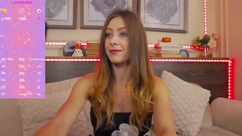 Luna  online show from October 25, 2025, 6:46 pm