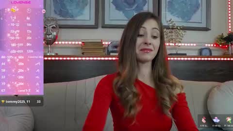 Luna  online show from November 5, 2025, 7:36 pm