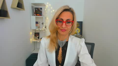 Snapshot of museofstage chatting on January 12, 2025, 3:03 pm Diana online show from January 12, 2025, 3:03 pm