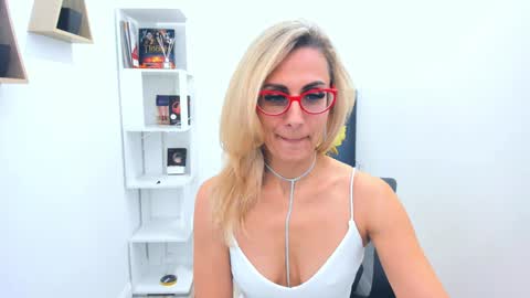 Snapshot of museofstage chatting on January 26, 2025, 3:03 pm Diana online show from January 26, 2025, 3:03 pm