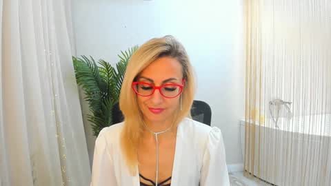 Snapshot of museofstage chatting on January 27, 2025, 3:28 pm Diana online show from January 27, 2025, 3:28 pm