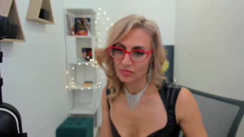 Snapshot of museofstage chatting on January 30, 2025, 6:21 pm Diana online show from January 30, 2025, 6:21 pm