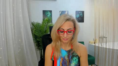 Snapshot of museofstage chatting on February 2, 2025, 10:57 am Diana online show from February 2, 2025, 10:57 am