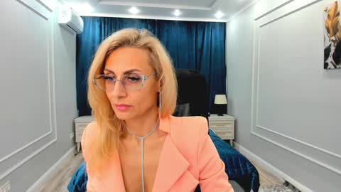 Snapshot of museofstage chatting on February 5, 2025, 11:44 am Diana online show from February 5, 2025, 11:44 am