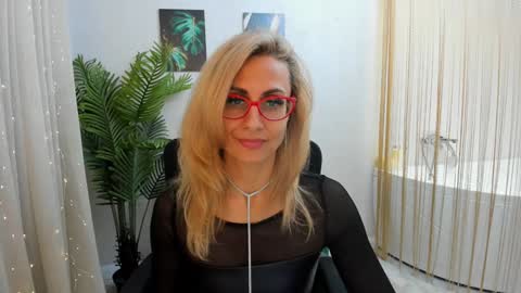 Snapshot of museofstage chatting on February 7, 2025, 6:02 pm Diana online show from February 7, 2025, 6:02 pm