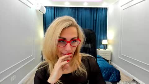 Snapshot of museofstage chatting on February 9, 2025, 11:47 am Diana online show from February 9, 2025, 11:47 am