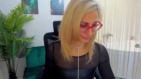 Snapshot of museofstage chatting on February 12, 2025, 6:19 pm Diana online show from February 12, 2025, 6:19 pm