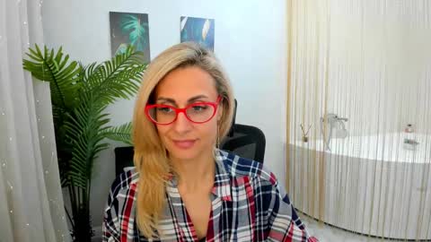 Snapshot of museofstage chatting on February 24, 2025, 2:48 pm Diana online show from February 24, 2025, 2:48 pm