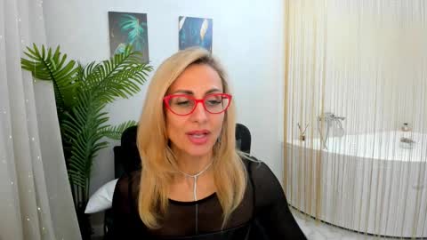 Snapshot of museofstage chatting on February 24, 2025, 5:53 pm Diana online show from February 24, 2025, 5:53 pm