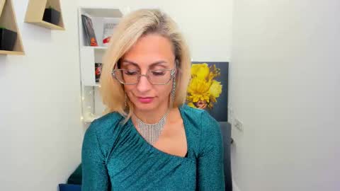 Snapshot of museofstage chatting on February 27, 2025, 11:31 am Diana online show from February 27, 2025, 11:31 am