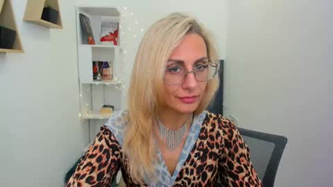 Snapshot of museofstage chatting on February 27, 2025, 2:32 pm Diana online show from February 27, 2025, 2:32 pm