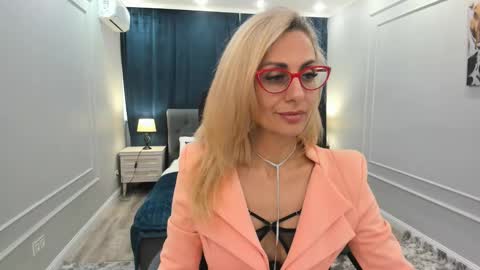 Snapshot of museofstage chatting on March 3, 2025, 11:33 am Diana online show from March 3, 2025, 11:33 am