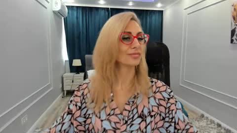 Snapshot of museofstage chatting on March 10, 2025, 11:32 am Diana online show from March 10, 2025, 11:32 am