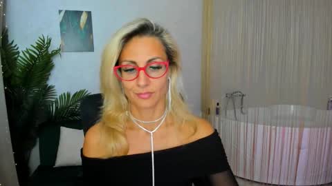 Snapshot of museofstage chatting on September 16, 2025, 11:44 am Diana online show from September 16, 2025, 11:44 am