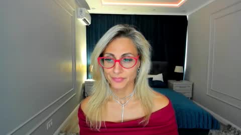 Snapshot of museofstage chatting on September 18, 2025, 11:45 am Diana online show from September 18, 2025, 11:45 am