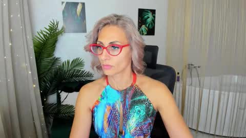 Snapshot of museofstage chatting on September 19, 2025, 11:44 am Diana online show from September 19, 2025, 11:44 am