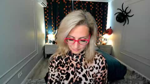 Snapshot of museofstage chatting on October 12, 2025, 11:31 am Diana online show from October 12, 2025, 11:31 am