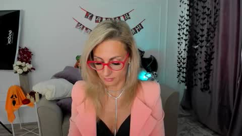 Snapshot of museofstage chatting on October 13, 2025, 11:32 am Diana online show from October 13, 2025, 11:32 am