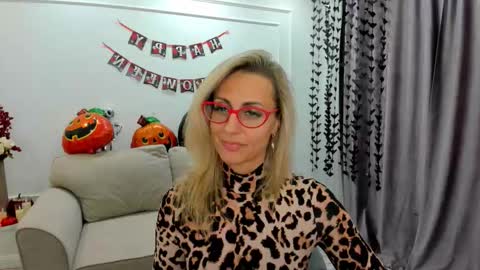 Snapshot of museofstage chatting on October 19, 2025, 11:44 am Diana online show from October 19, 2025, 11:44 am