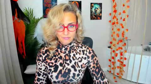 Snapshot of museofstage chatting on October 30, 2025, 11:44 am Diana online show from October 30, 2025, 11:44 am