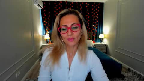 Snapshot of museofstage chatting on November 18, 2025, 12:31 pm Diana online show from November 18, 2025, 12:31 pm