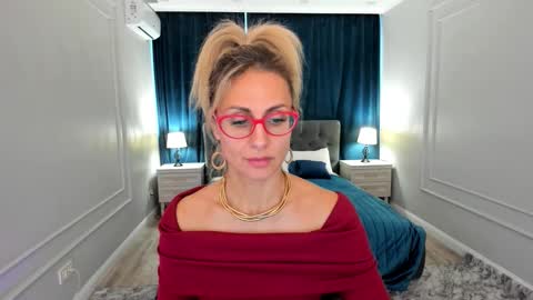 Snapshot of museofstage chatting on December 2, 2025, 11:26 am Diana online show from December 2, 2025, 11:26 am