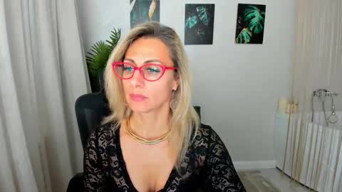 Snapshot of museofstage chatting on December 4, 2025, 11:19 am Diana online show from December 4, 2025, 11:19 am