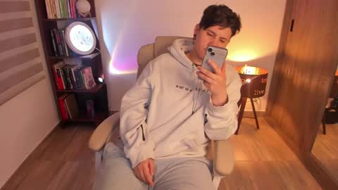 VALENTINA Luna  online show from February 25, 2025, 4:57 am