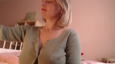 Snapshot of my_hannah chatting on September 15, 2025, 2:28 pm Hannah  welcome  online show from September 15, 2025, 2:28 pm