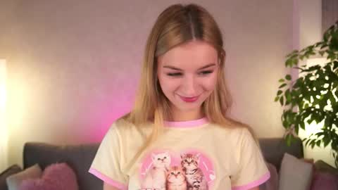 Polly online show from October 14, 2025, 3:13 pm