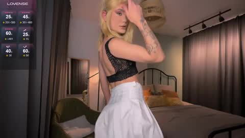 Snapshot of my_muse chatting on December 15, 2025, 12:53 pm Sandra Muse online show from December 15, 2025, 12:53 pm