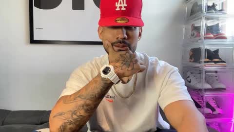 Myke esthetic online show from October 5, 2025, 7:01 pm