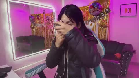 Snapshot of myla_evans chatting on December 17, 2025, 3:12 am myla_evans online show from December 17, 2025, 3:12 am