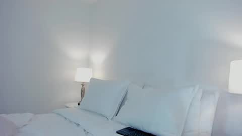 Myle online show from October 14, 2025, 12:00 am