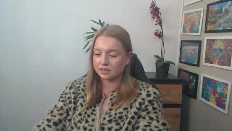 Erica online show from September 23, 2025, 12:19 pm