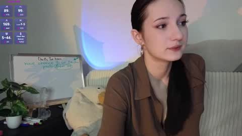 Mia online show from December 3, 2025, 5:33 pm