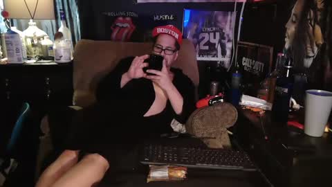 Snapshot of n3v3rpanic1 chatting on January 4, 2025, 5:05 pm SnackPants online show from January 4, 2025, 5:05 pm