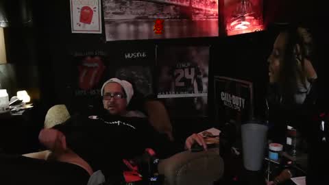 Snapshot of n3v3rpanic1 chatting on January 29, 2025, 12:02 pm SnackPants online show from January 29, 2025, 12:02 pm