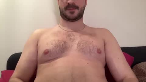 Snapshot of n_matt89 chatting on December 18, 2024, 12:18 pm n_matt89 online show from December 18, 2024, 12:18 pm