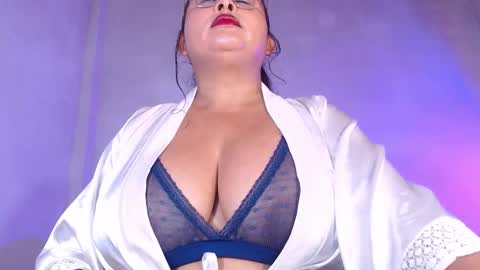 Snapshot of nadiawhite_ chatting on December 4, 2025, 9:18 am Nadia online show from December 4, 2025, 9:18 am