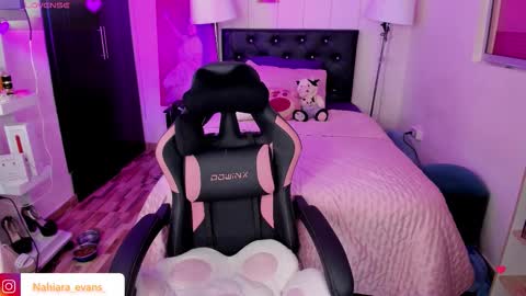 NAHIARA EVANS online show from October 21, 2025, 7:58 pm