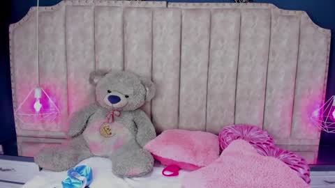 NahiaraReina  online show from December 16, 2024, 2:16 pm