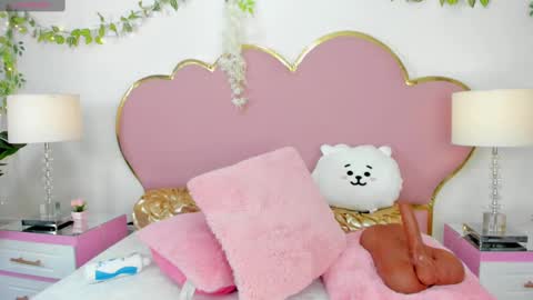 NahiaraReina  online show from September 17, 2025, 2:52 pm