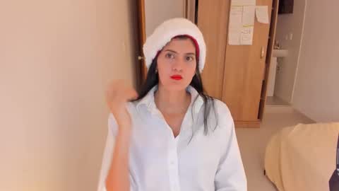 independent model online show from December 24, 2024, 7:00 pm