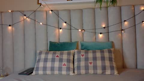  VICTORIA  online show from November 20, 2025, 7:35 pm